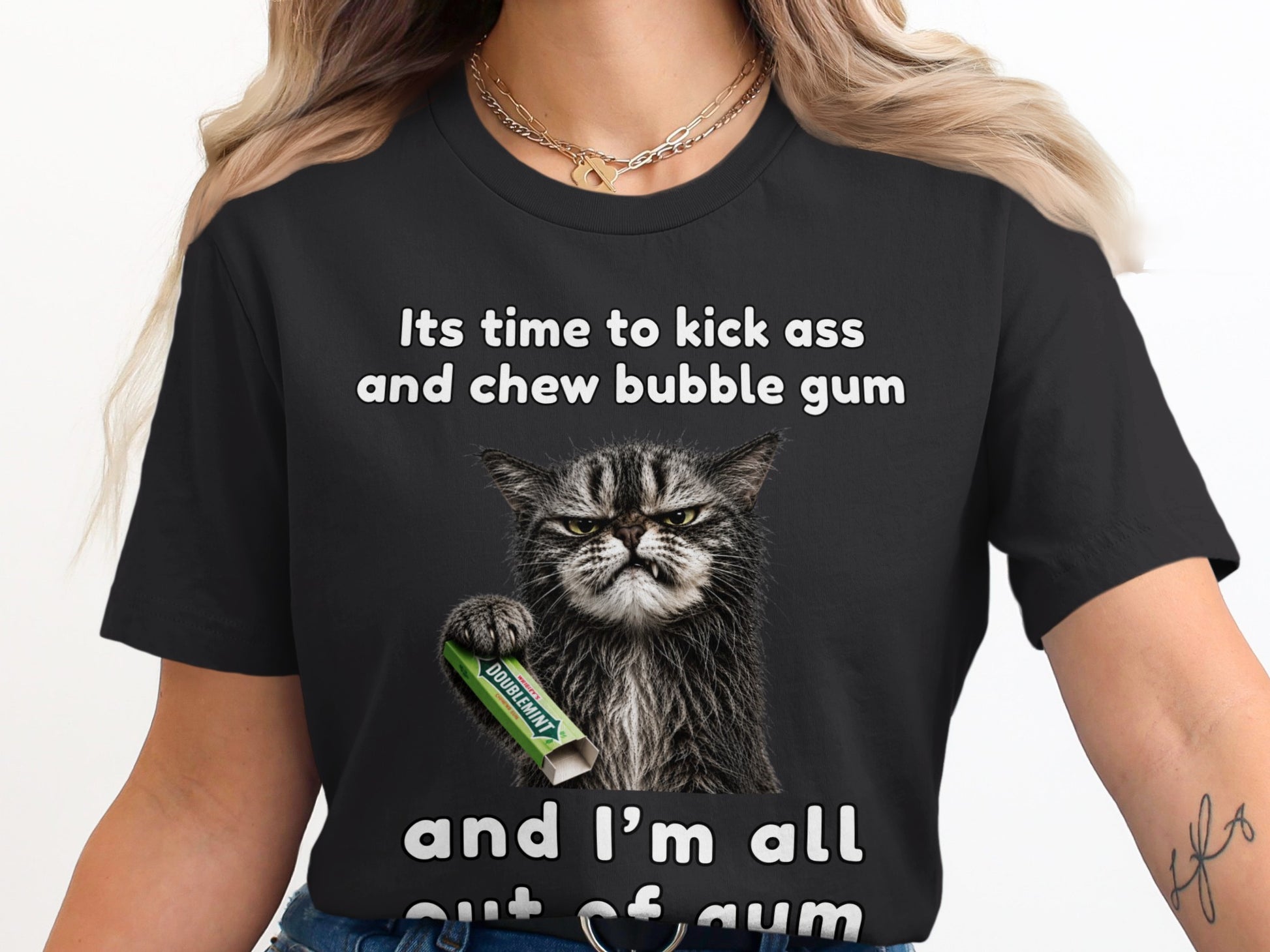 Black t-shirt with a grumpy cat holding Doublemint gum and text.