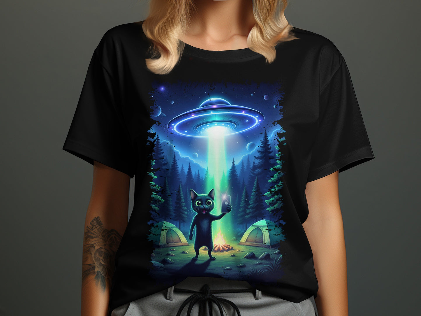 Black t-shirt with a black cat taking a selfie with a UFO beaming light on it.