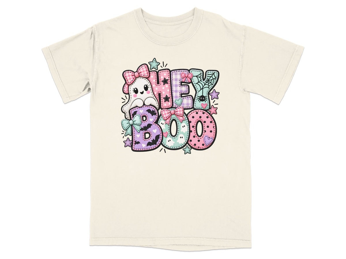 Cream t-shirt with "HEY BOO" text and a cute ghost for Halloween.