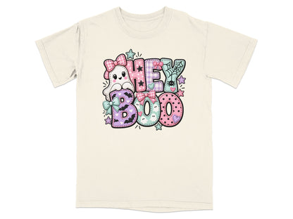 Cream t-shirt with "HEY BOO" text and a cute ghost for Halloween.